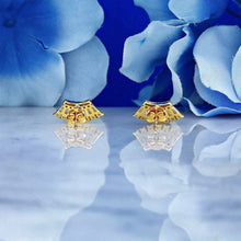 Load image into Gallery viewer, Single (Half Pair) 18k Solid Gold Genuine Natural Baguette and Round Diamond Fan Ear Climber