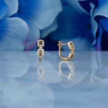 Load image into Gallery viewer, Single (Half Pair) 18k Solid Gold Genuine Natural Diamond Link Design Huggy Hoop Earring
