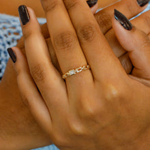 Load image into Gallery viewer, 14k Yellow Gold Natural Diamond Baguette Oval Link Ring