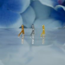 Load image into Gallery viewer, Single (Half Pair) 18k Solid Gold Natural Diamond Bar Line Earrings