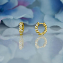 Load image into Gallery viewer, Single (Half Pair) 18k Solid Gold Natural Diamond Pavé Twist Rope Huggy Hoop Earring
