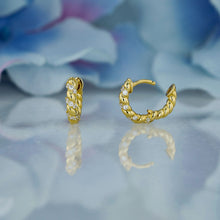 Load image into Gallery viewer, Single (Half Pair) 18k Solid Gold Natural Diamond Pavé Twist Rope Huggy Hoop Earring