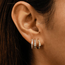 Load image into Gallery viewer, Single (Half Pair) 18k Solid Gold Natural Diamond Baguette Center Huggy Hoop Earrings