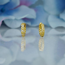 Load image into Gallery viewer, Single (Half Pair) 18k Solid Gold Natural Diamond Pavé Twist Rope Huggy Hoop Earring