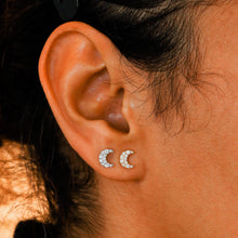 Load image into Gallery viewer, Single (Half Pair) 18k Solid Gold Genuine Natural Diamond Pave Moon Crescent Stud Earring
