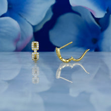 Load image into Gallery viewer, Single (Half Pair) 18k Solid Gold Genuine Natural Diamond Link Design Huggy Hoop Earring
