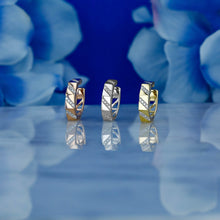 Load image into Gallery viewer, Single (Half Pair) 14k Solid Gold Genuine Natural Diamond Non-Pierce Striped Ear Cuff
